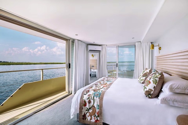 AmaWaterways, Zambezi Queen, Master Suite.jpg